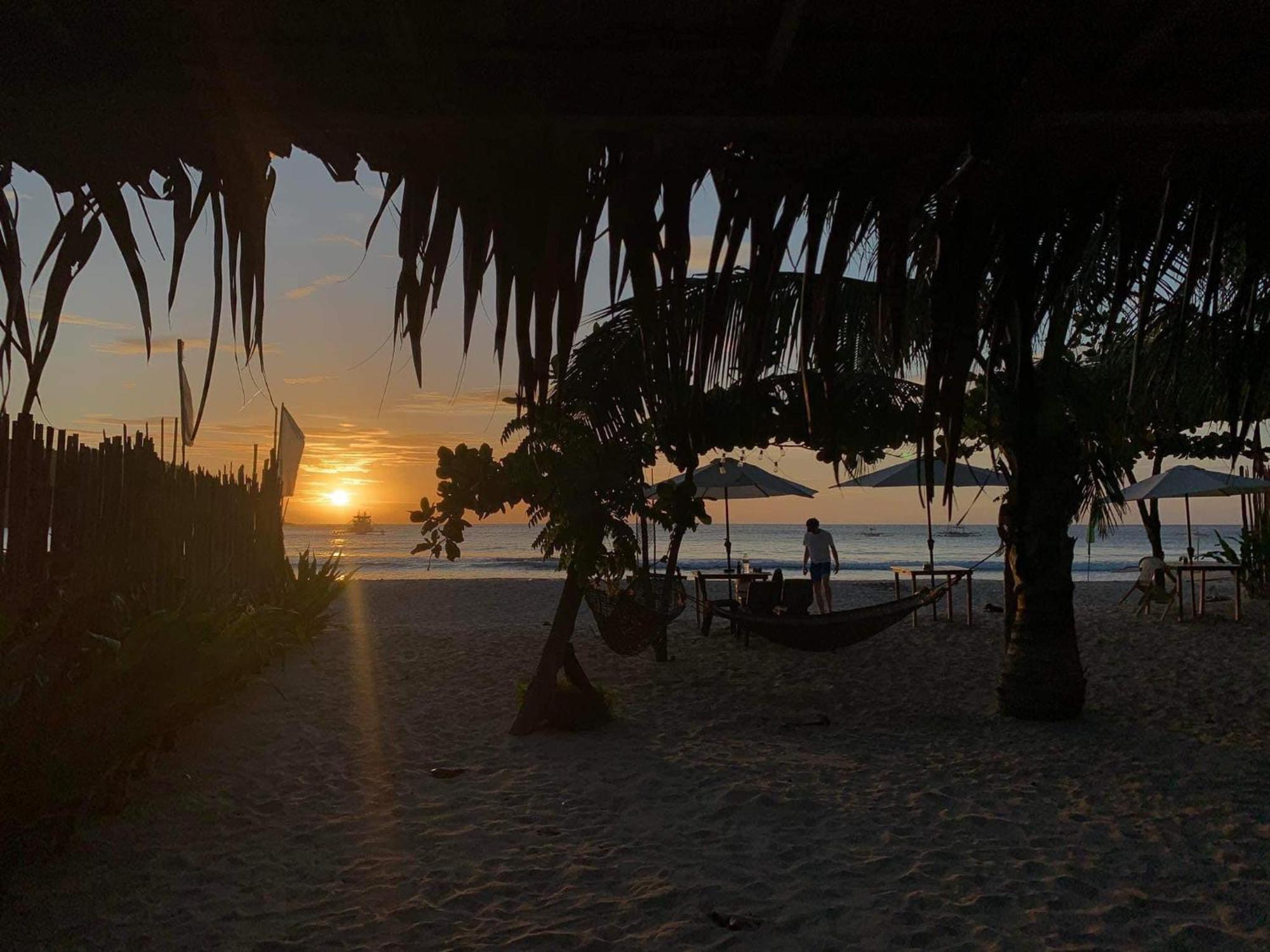 爱妮岛Baybayon Sunset住宿加早餐旅馆 外观 照片